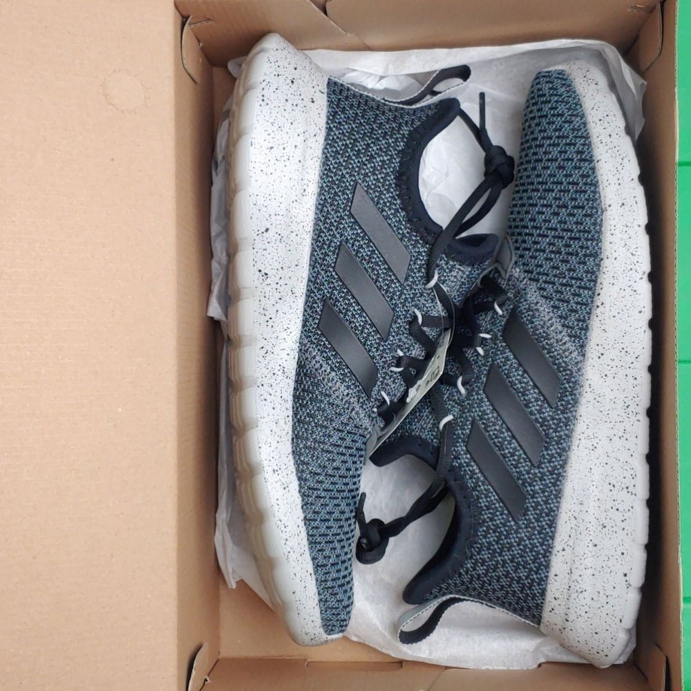 NIB Adidas 8.5 Lite Racer RBN shoes